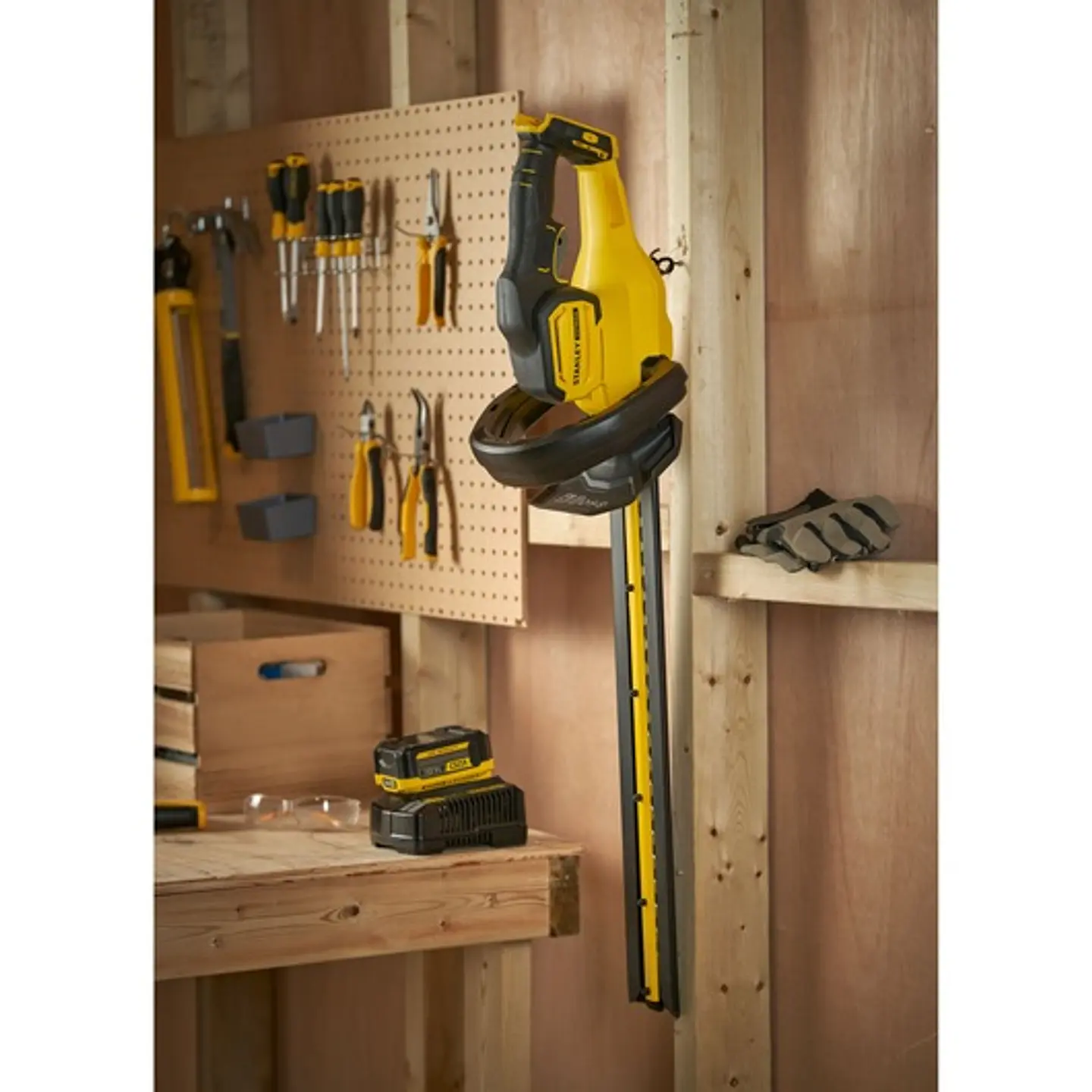 Corta-sebes V20 Li-Ion 18V 55cm com uma bateria 4h STANLEY  10
