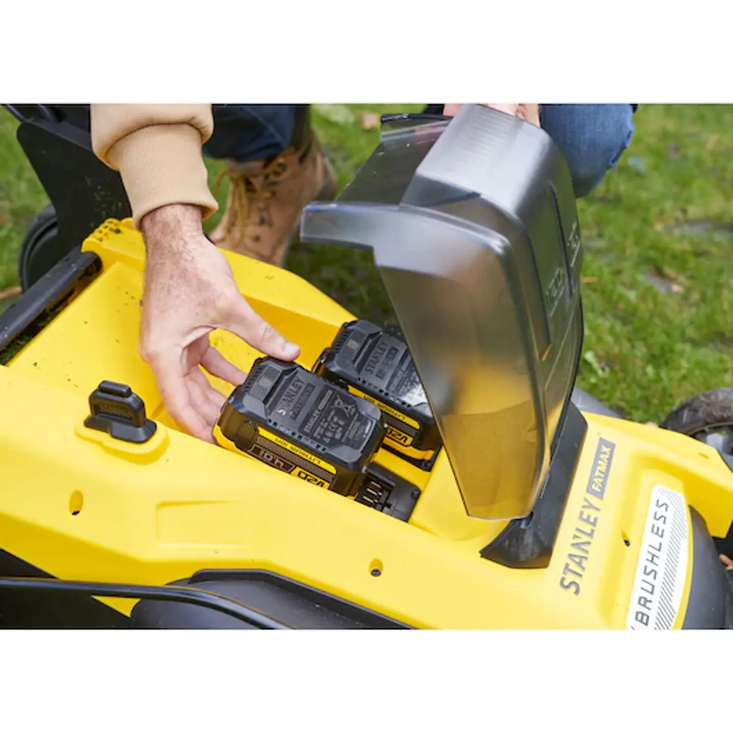 Corta-relvas automotor V20 Li-Ion 18V com 2 baterias 4Ah STANLEY  9