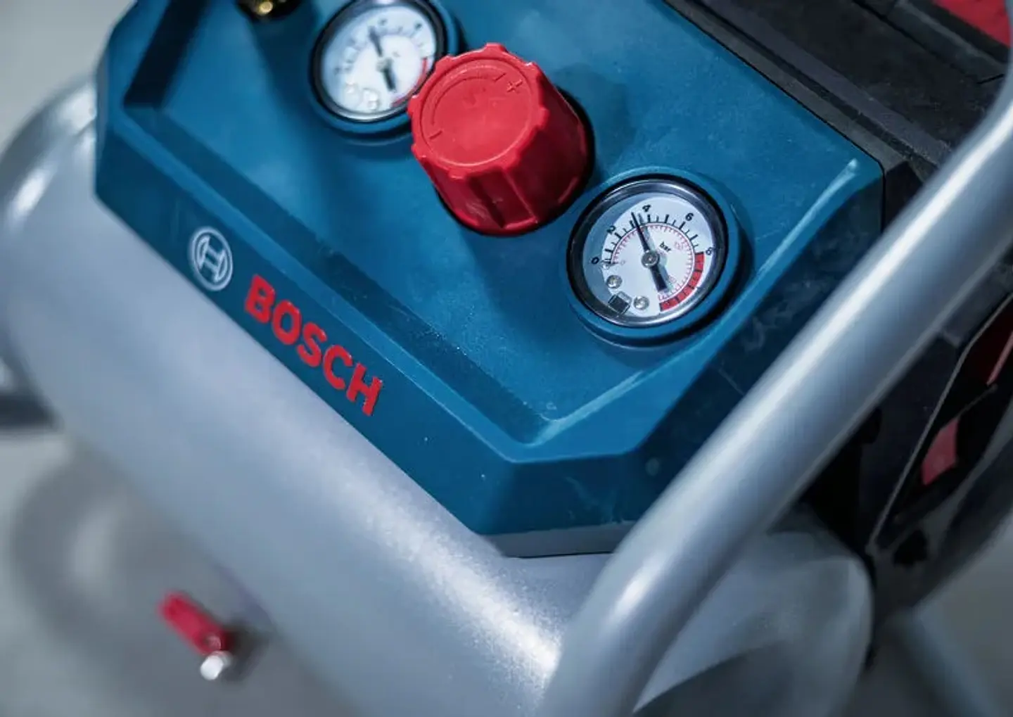 Compressor de ar sem fio GKO 18V-51 BOSCH 7