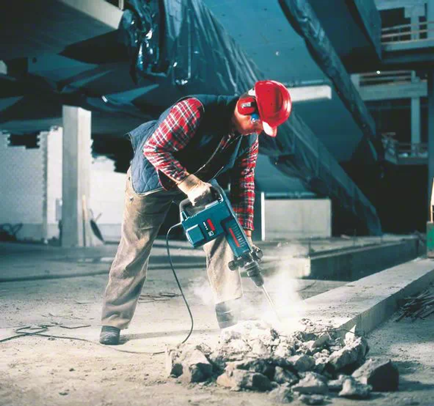 Martelo demolidor 11 Kg. SDS Max GSH 11 E BOSCH 4