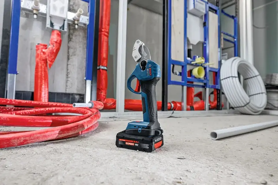 Tesoura para tubos sem fio GPC 18V-32P BOSCH  6