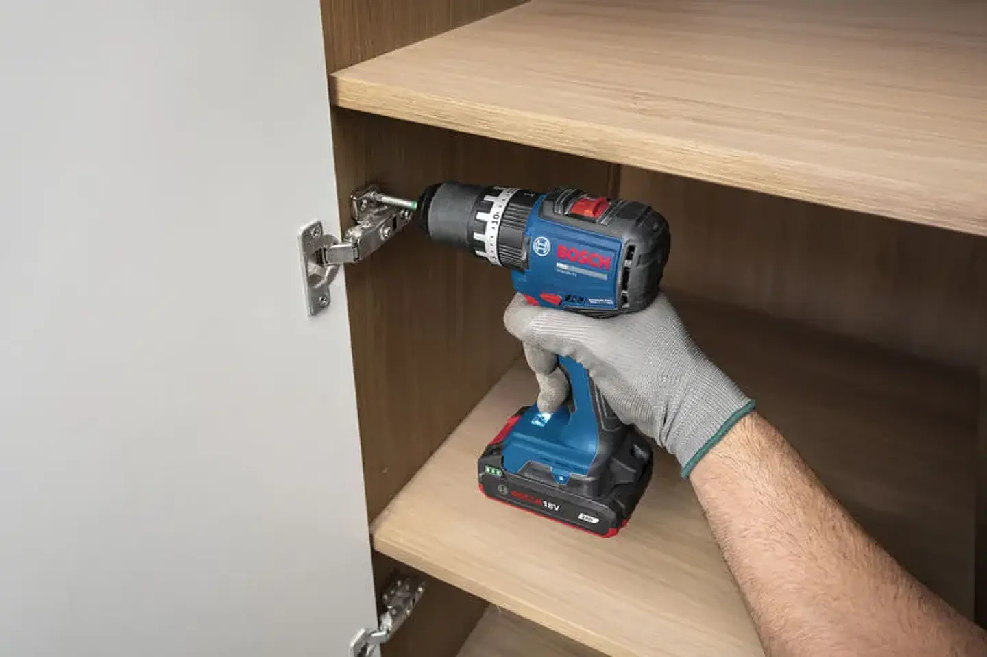 Berbequim/Aparafusadora sem fio GSB18V-52 BOSCH + 2 Baterias GBA 18V 2.0Ah + carregador GAL 18V-20 BOSCH 4