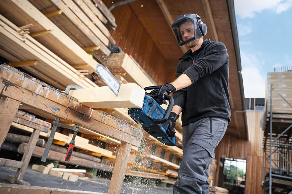 Eletrosserra sem fio GKE18V-30 BOSCH 4