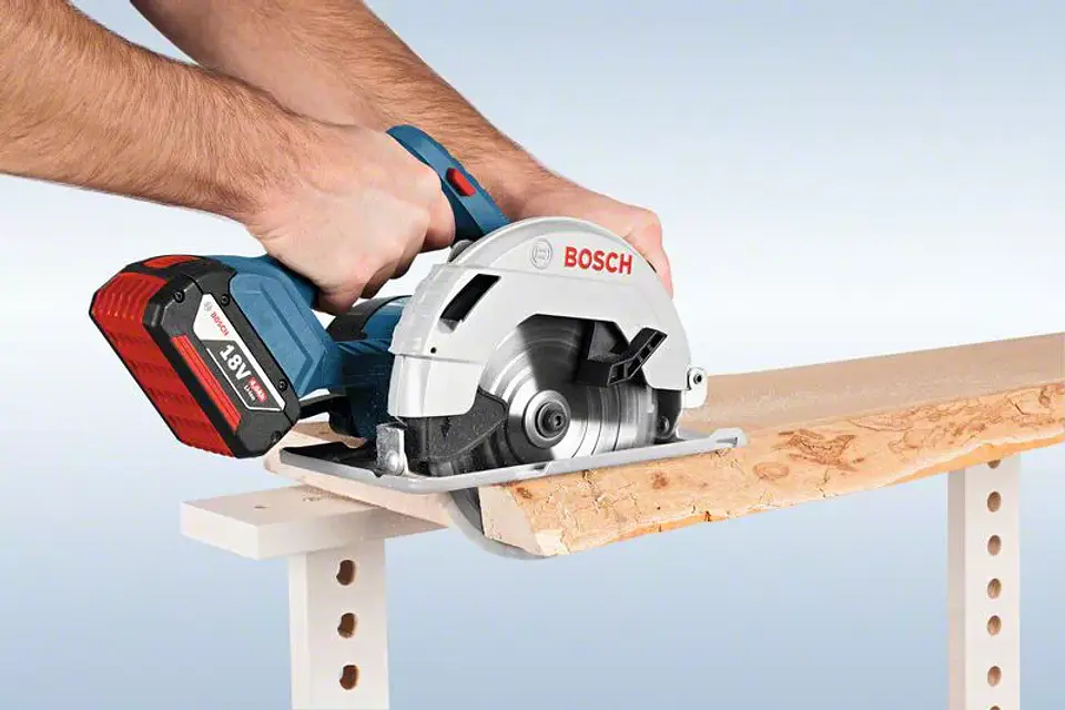 Serra circular a bateria 18 Volts GKS 18V-57 BOSCH 4