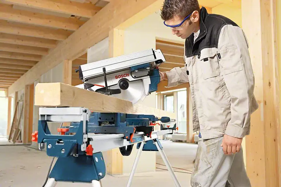 Serra combinada GTM 12 JL com mesa de trabalho GTA 2600 BOSCH 4