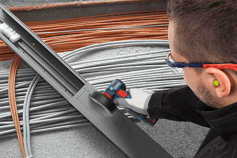 Mini rebarbadora a bateria 76 mm GWS 12V-76 + 2 Baterias 12V 3.0Ah + Mala L-BOXX BOSCH