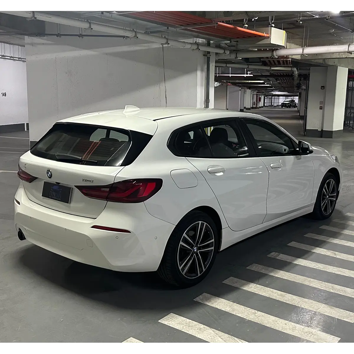 BMW 118I Hatchback — foto 8 de 40