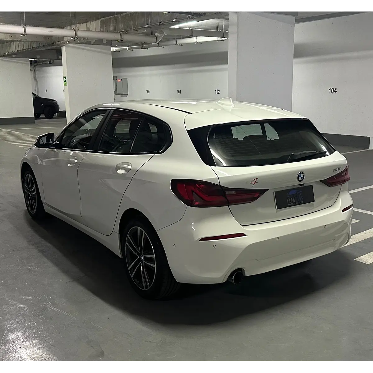 BMW 118I Hatchback — foto 12 de 40