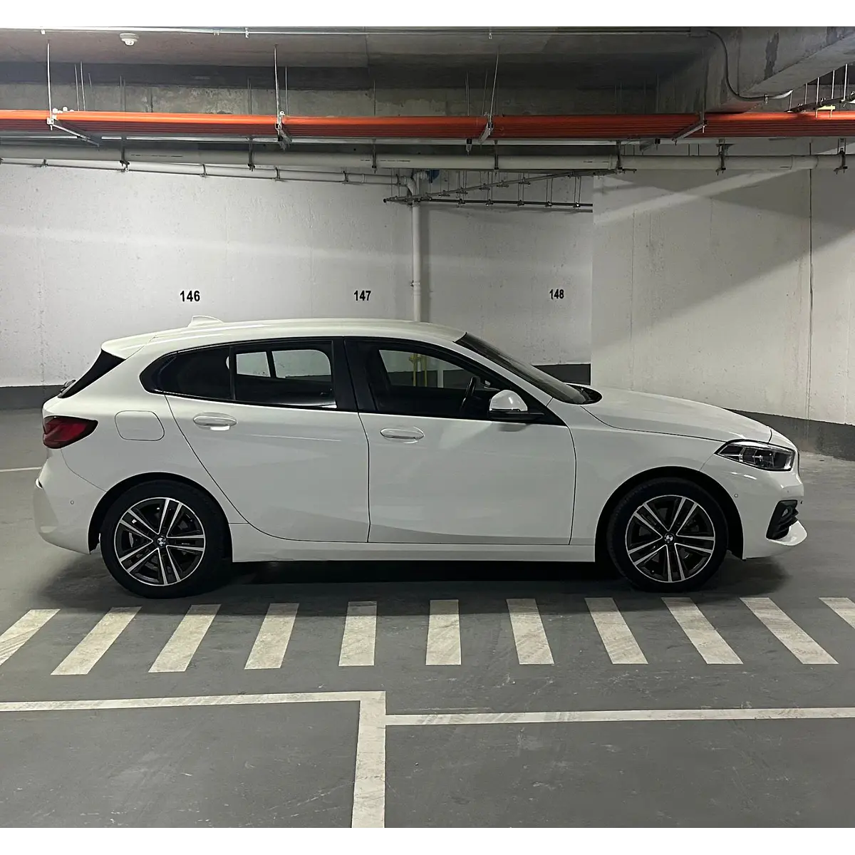 BMW 118I Hatchback — foto 14 de 40