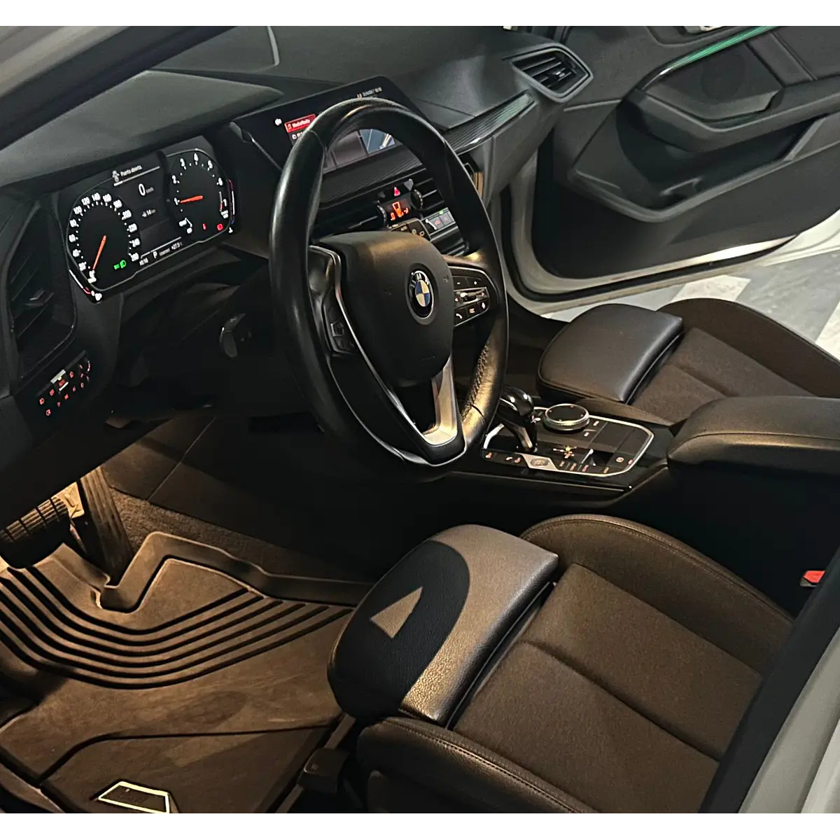 BMW 118I Hatchback — foto 20 de 40