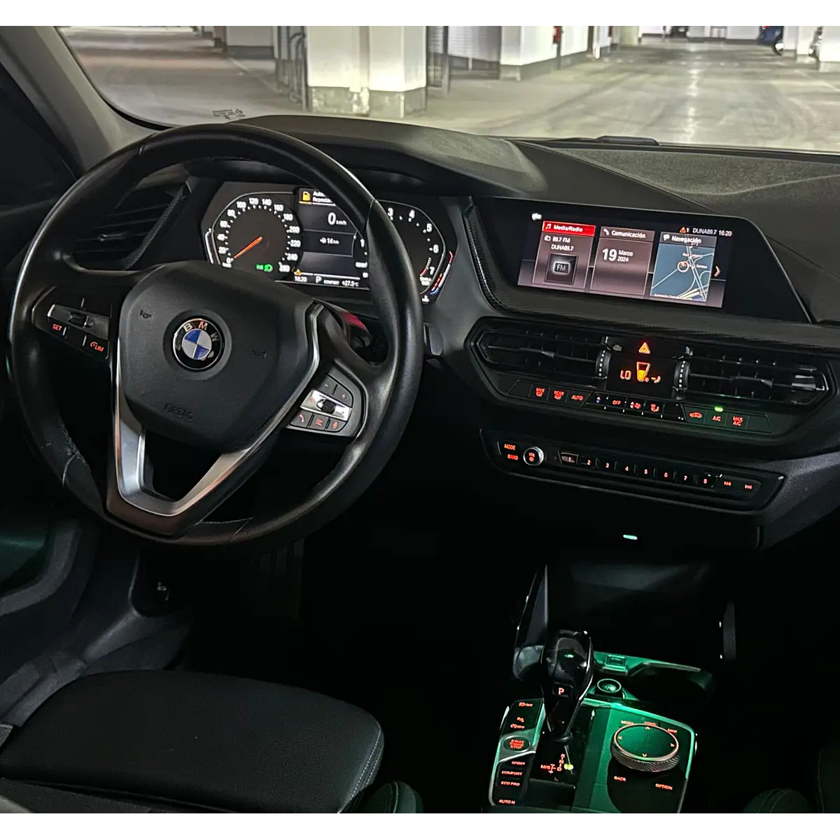 BMW 118I Hatchback — foto 22 de 40