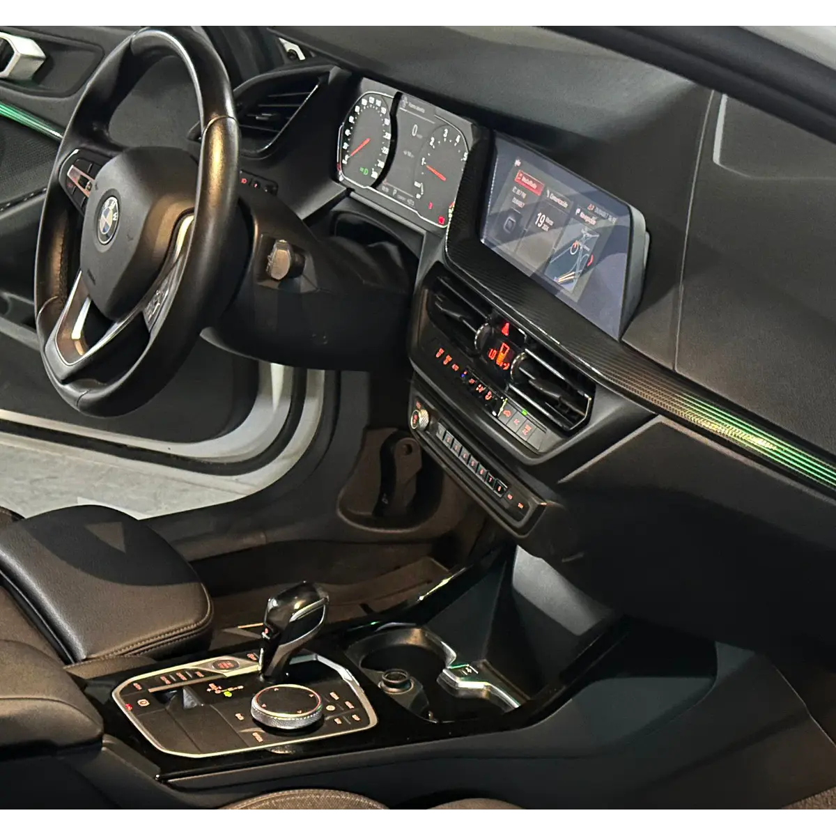 BMW 118I Hatchback — foto 26 de 40