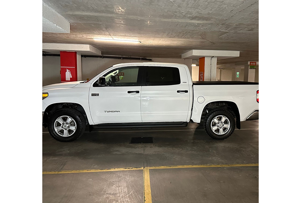 TOYOTA TUNDRA DCAB LTD 4X4 5.7 2017