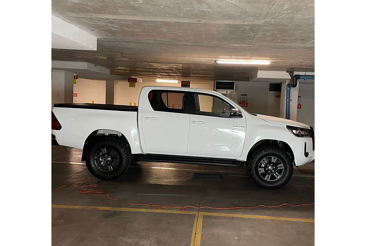 TOYOTA NEW HILUX 4X2 2.4 MT SR 2022