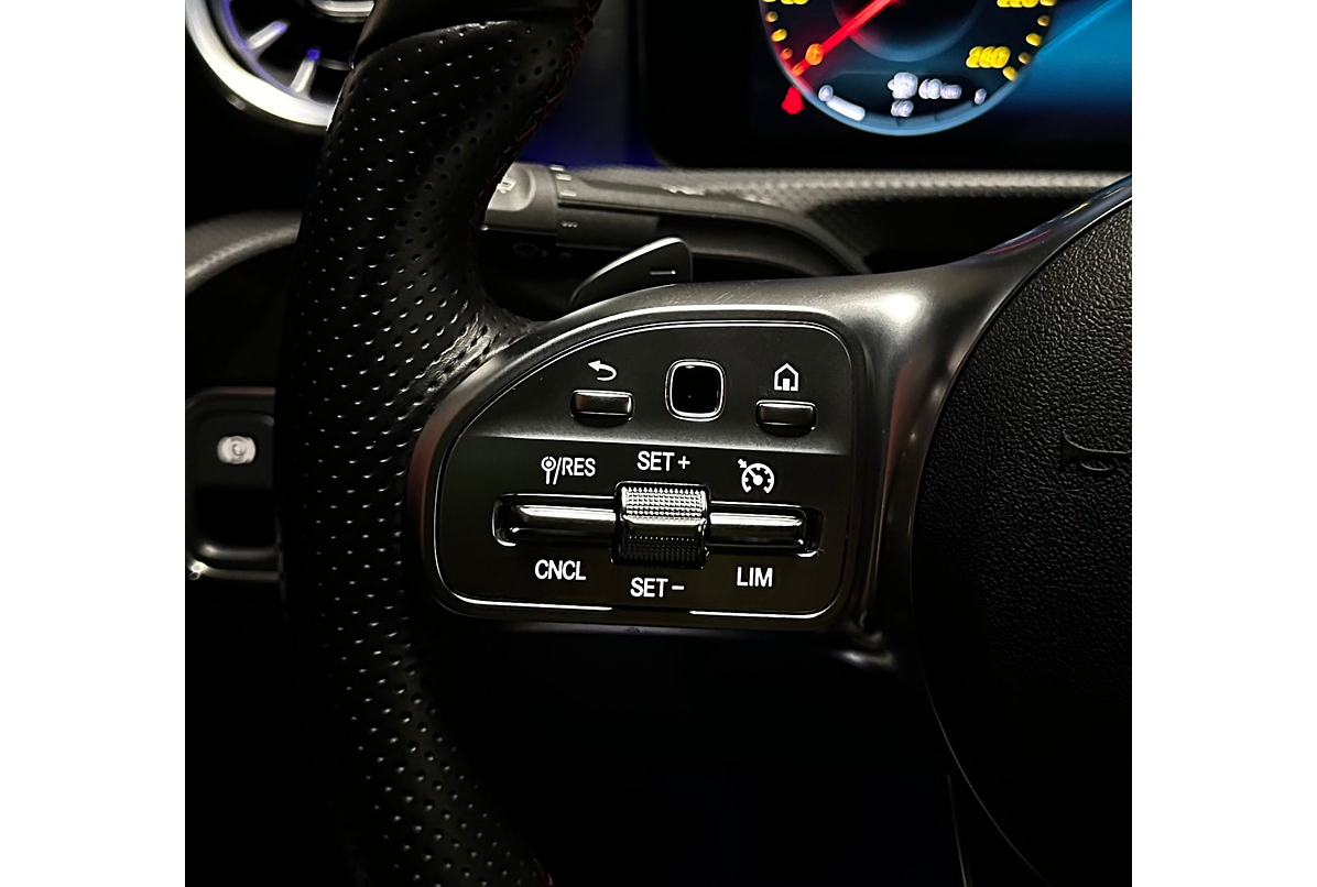 MERCEDES BENZ A250 AMG LINE SEDÁN 2.0 2023