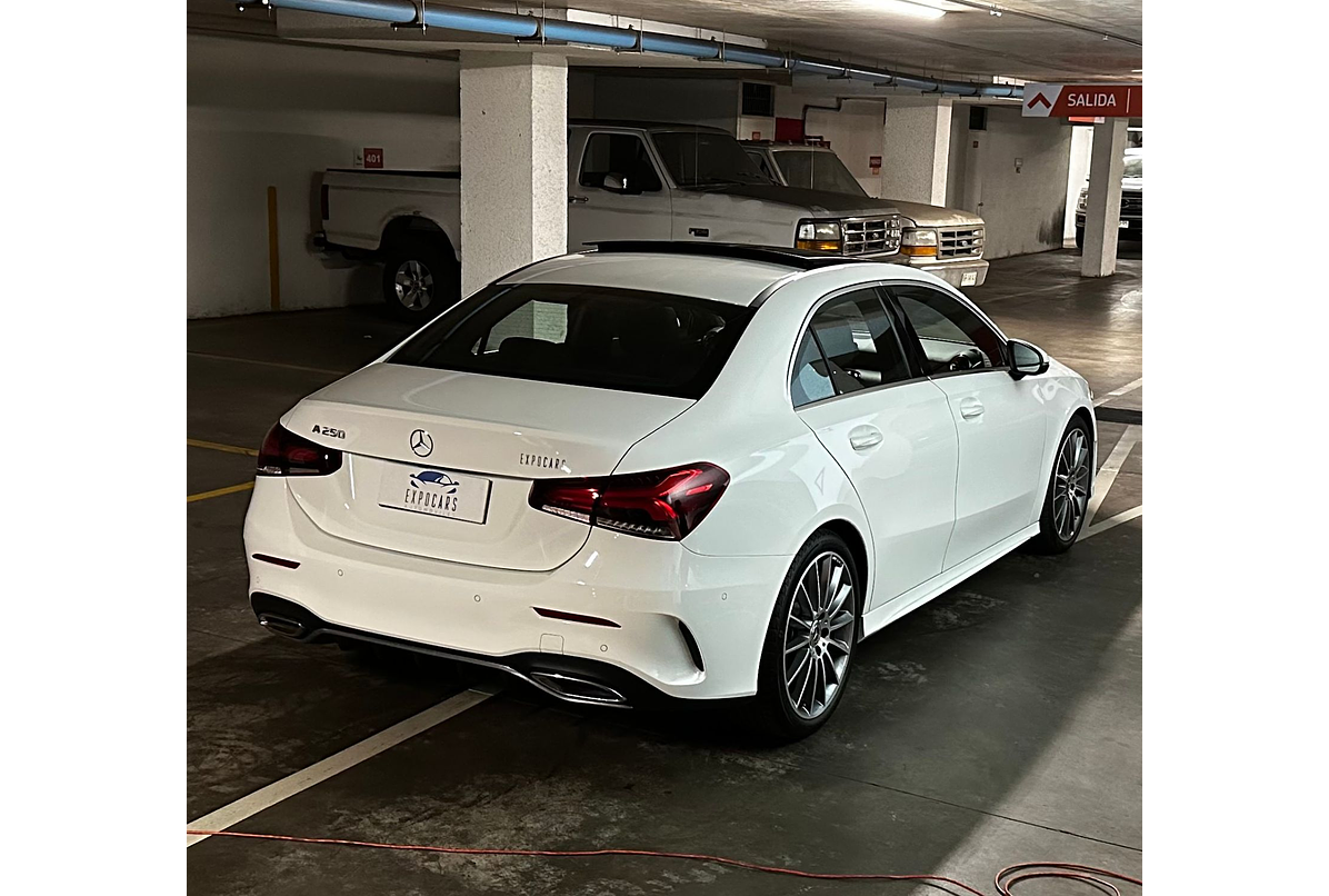 MERCEDES BENZ A250 AMG LINE SEDÁN 2.0 2023