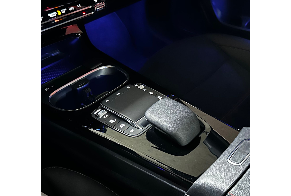 MERCEDES BENZ A250 AMG LINE SEDÁN 2.0 2023