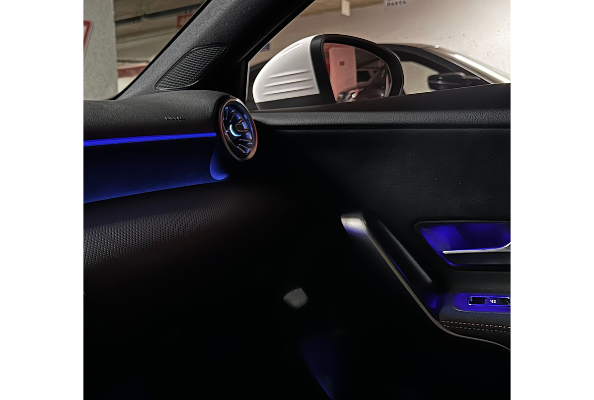 MERCEDES BENZ A250 AMG LINE SEDÁN 2.0 2023