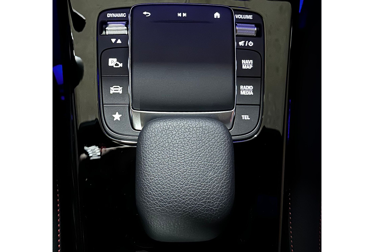 MERCEDES BENZ A250 AMG LINE SEDÁN 2.0 2023