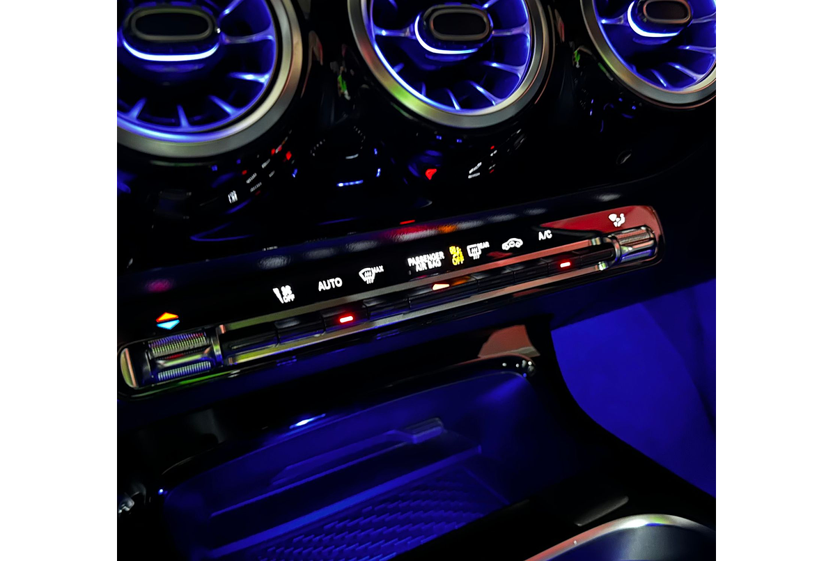 MERCEDES BENZ A250 AMG LINE SEDÁN 2.0 2023