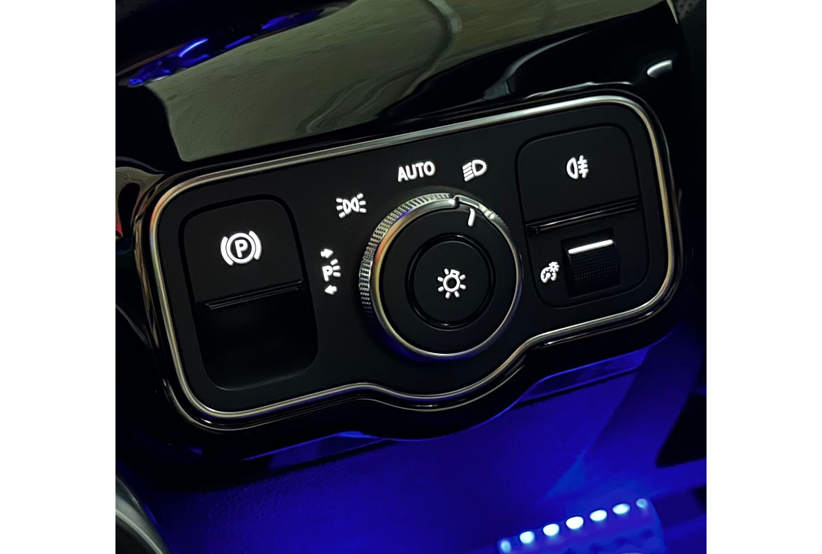 MERCEDES BENZ A250 AMG LINE SEDÁN 2.0 2023