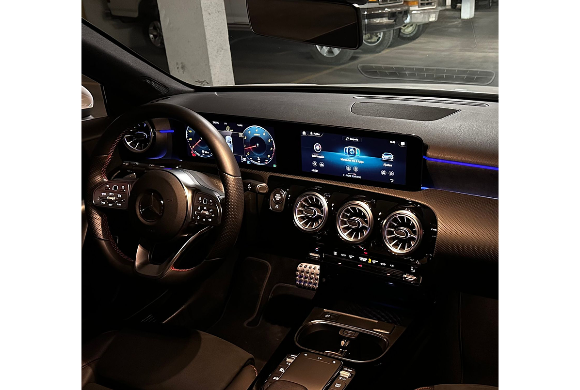 MERCEDES BENZ A250 AMG LINE SEDÁN 2.0 2023