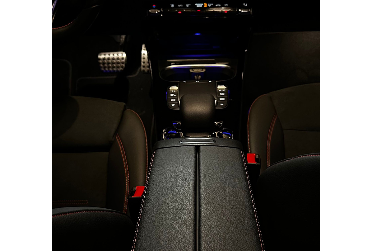 MERCEDES BENZ A250 AMG LINE SEDÁN 2.0 2023