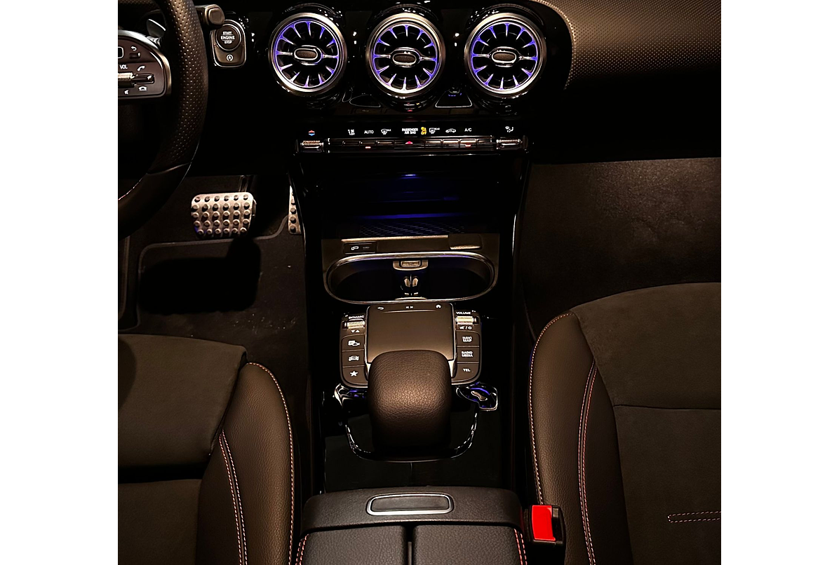 MERCEDES BENZ A250 AMG LINE SEDÁN 2.0 2023