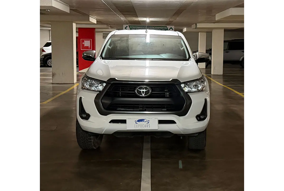 TOYOTA HILUX 2.7 4X2 MT SR 2023