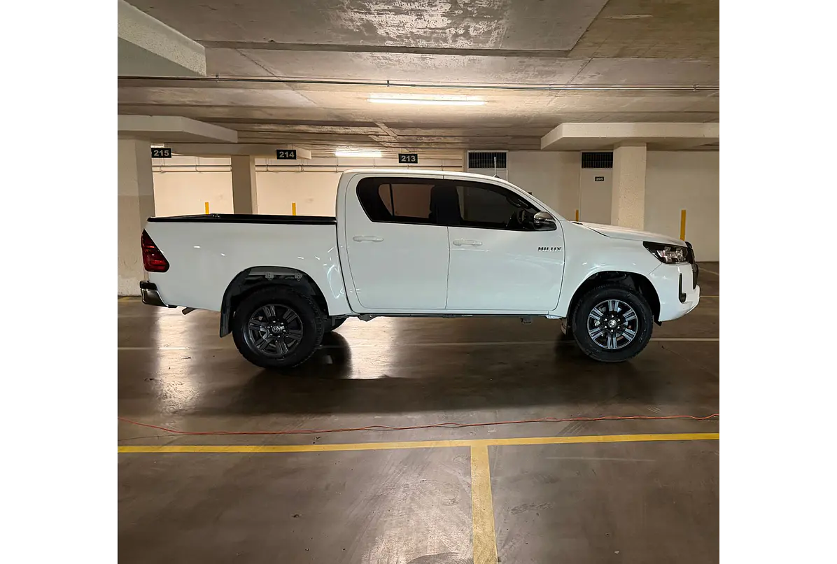 TOYOTA HILUX 2.7 4X2 MT SR 2023