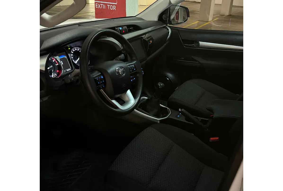 TOYOTA HILUX 2.7 4X2 MT SR 2023