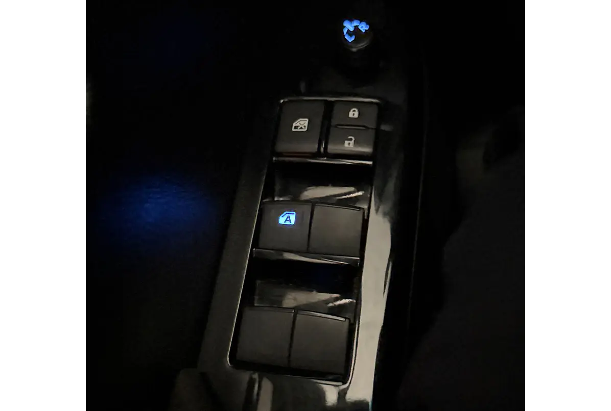 TOYOTA HILUX 2.7 4X2 MT SR 2023