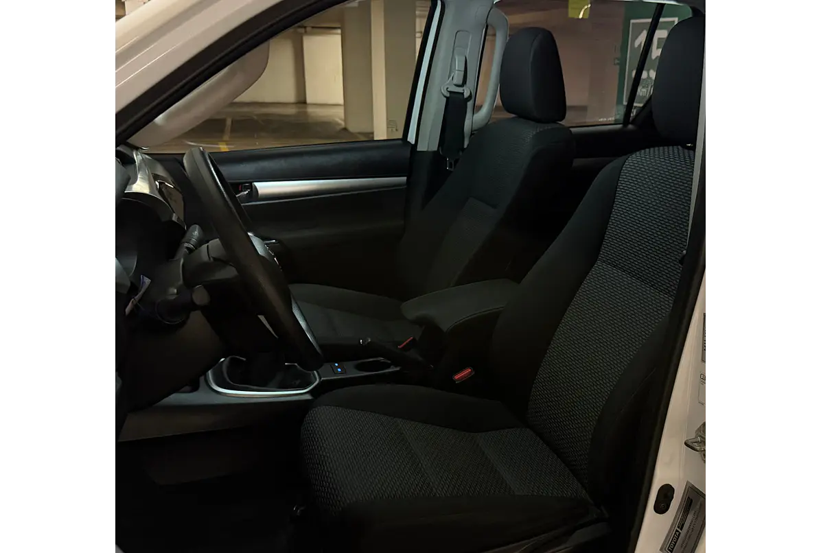 TOYOTA HILUX 2.7 4X2 MT SR 2023