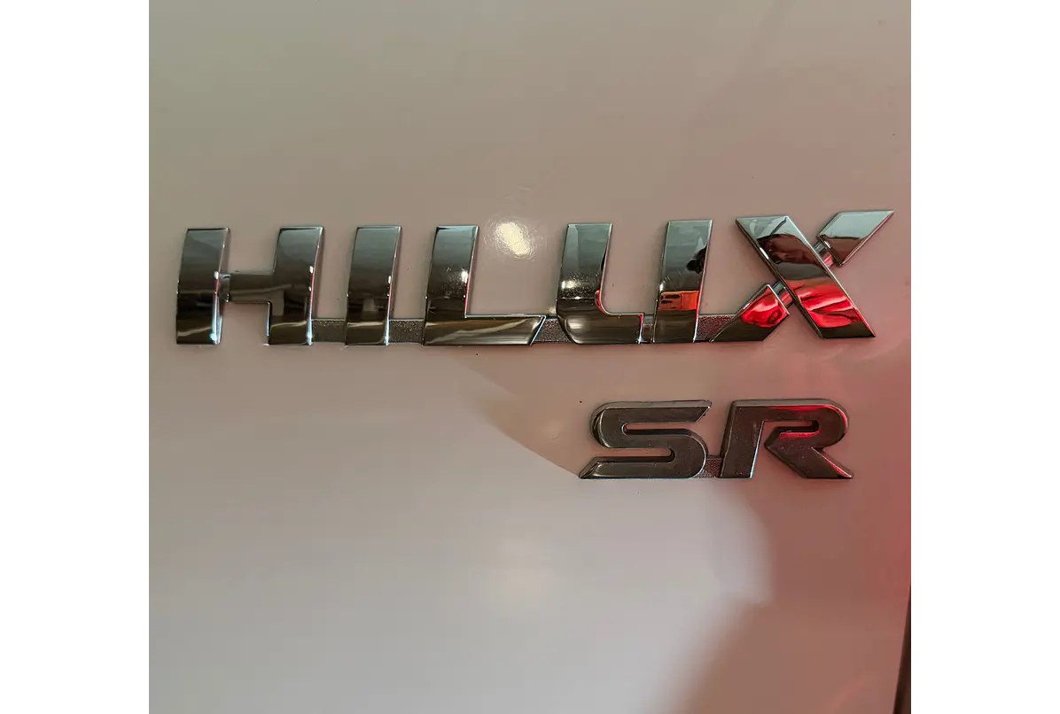 TOYOTA HILUX 2.7 4X2 MT SR 2023