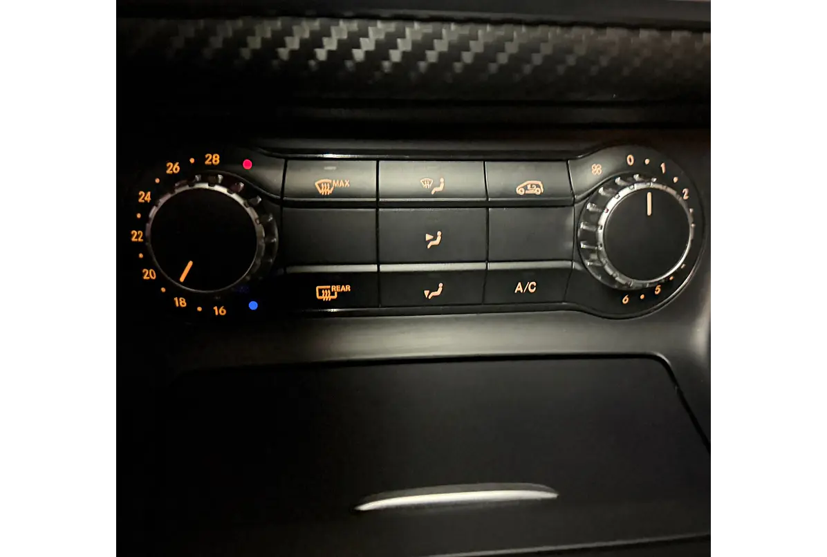 MERCEDES BENZ A200 BLUEEFFICIENCY 1.6 2016