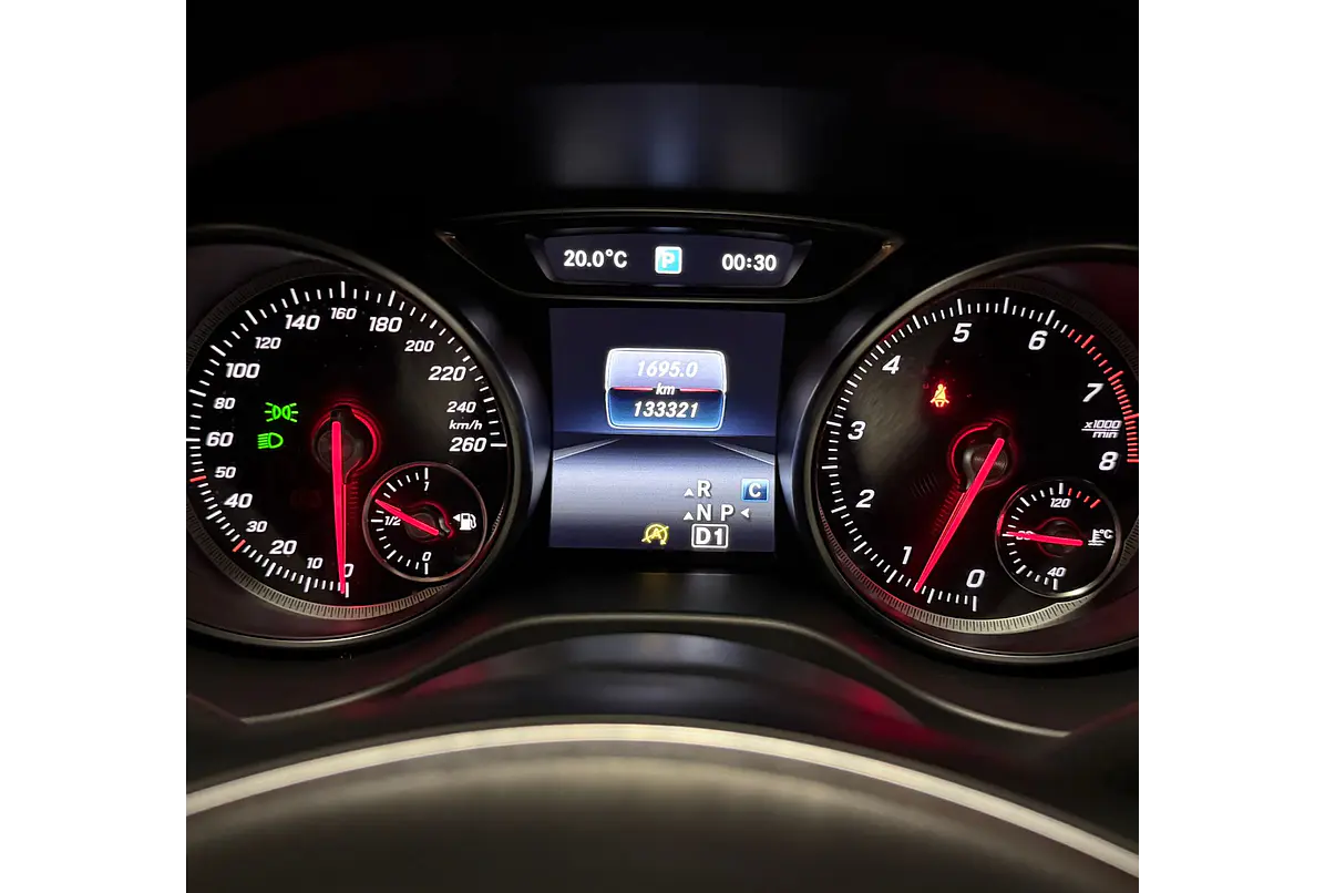 MERCEDES BENZ GLA 200 1.6 2019