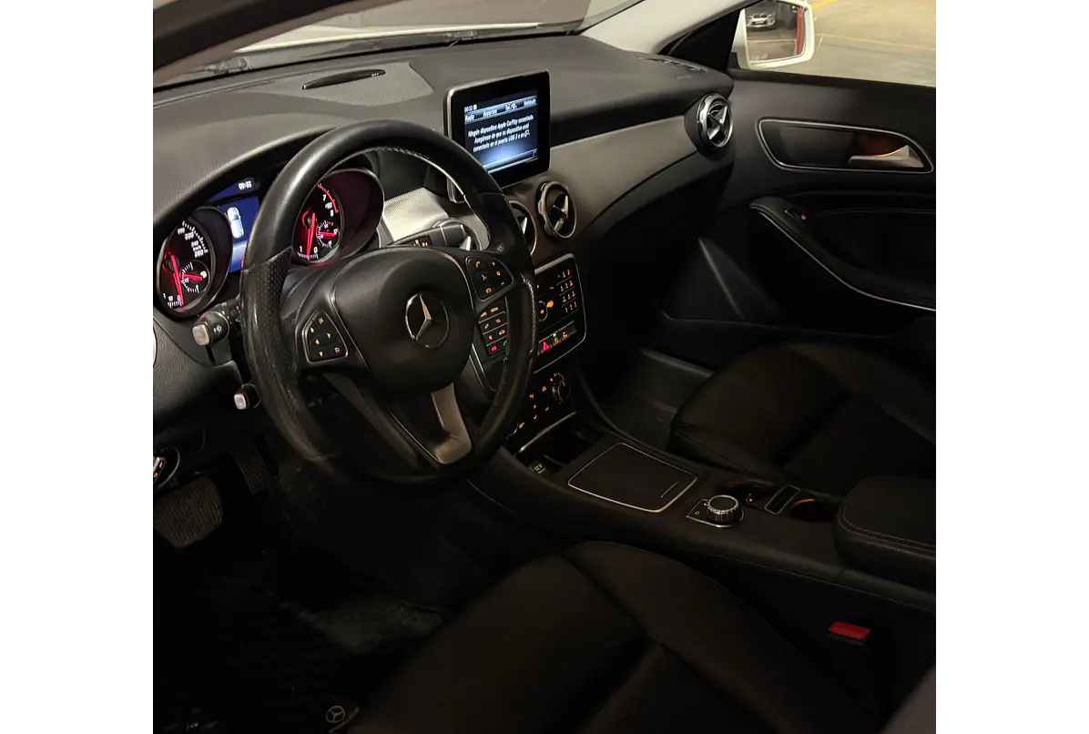 MERCEDES BENZ GLA 200 1.6 2019