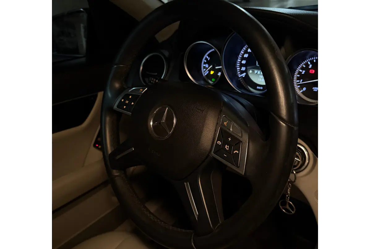 MERCEDES BENZ C180 CGI BLUE EFFICIENCY 1.8 2012