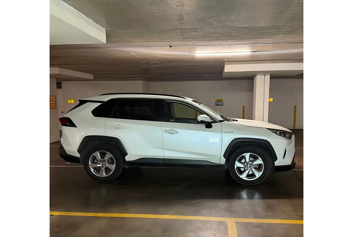 TOYOTA RAV4 XLE 2.5 2020