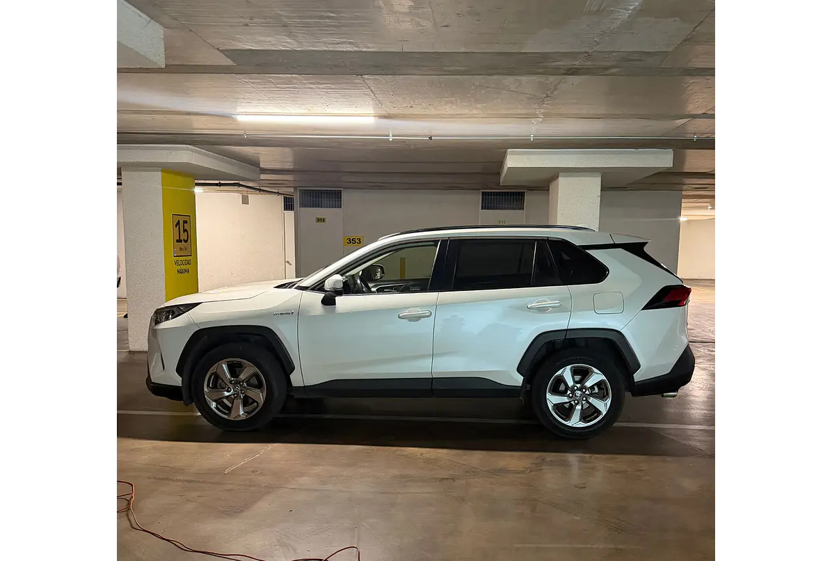 TOYOTA RAV4 XLE 2.5 2020
