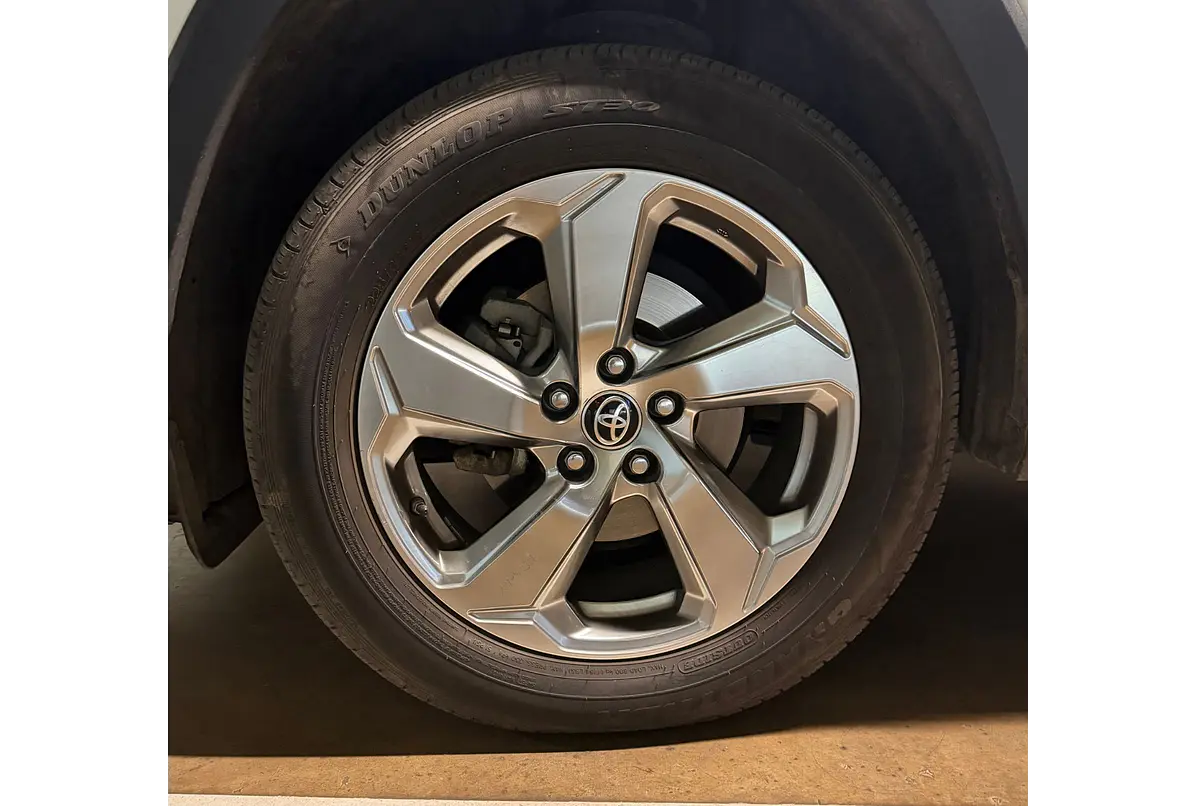 TOYOTA RAV4 XLE 2.5 2020