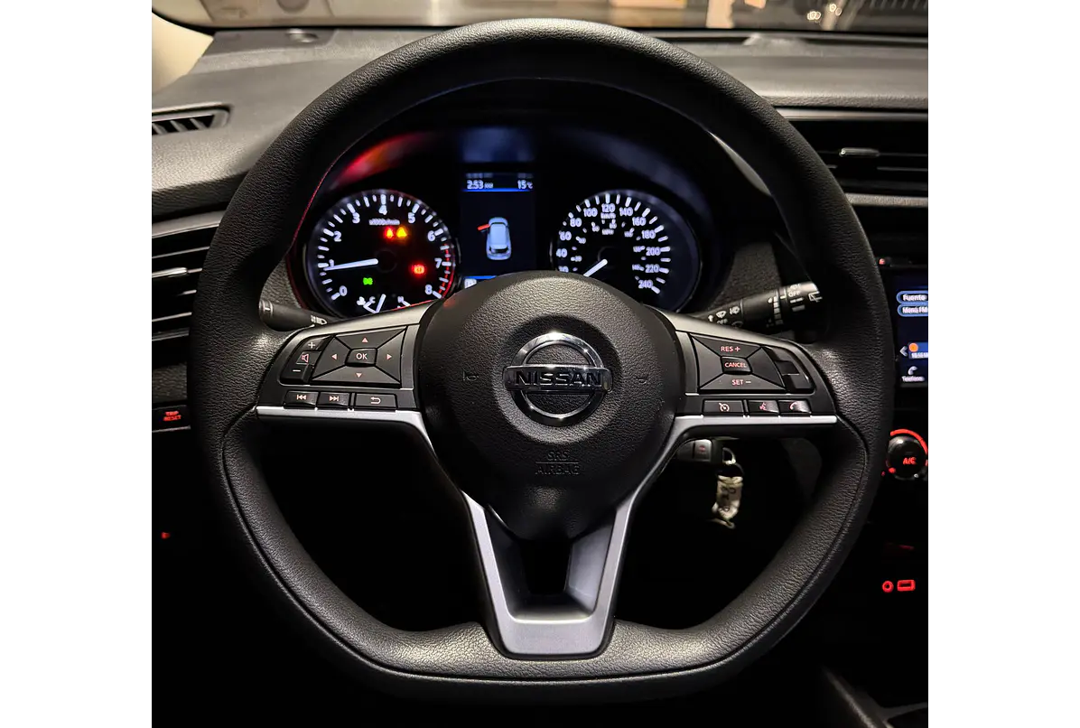 Nissan X Trail T32 — foto 27 de 40