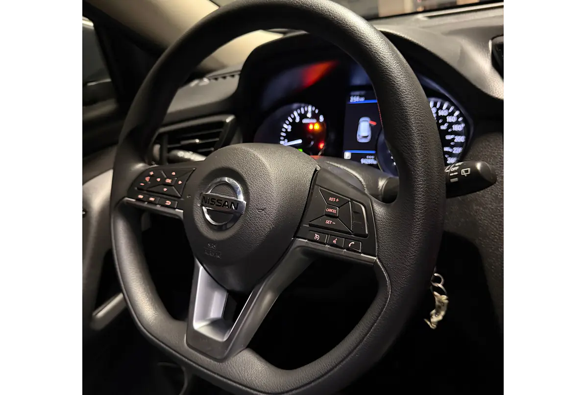 Nissan X Trail T32 — foto 33 de 40