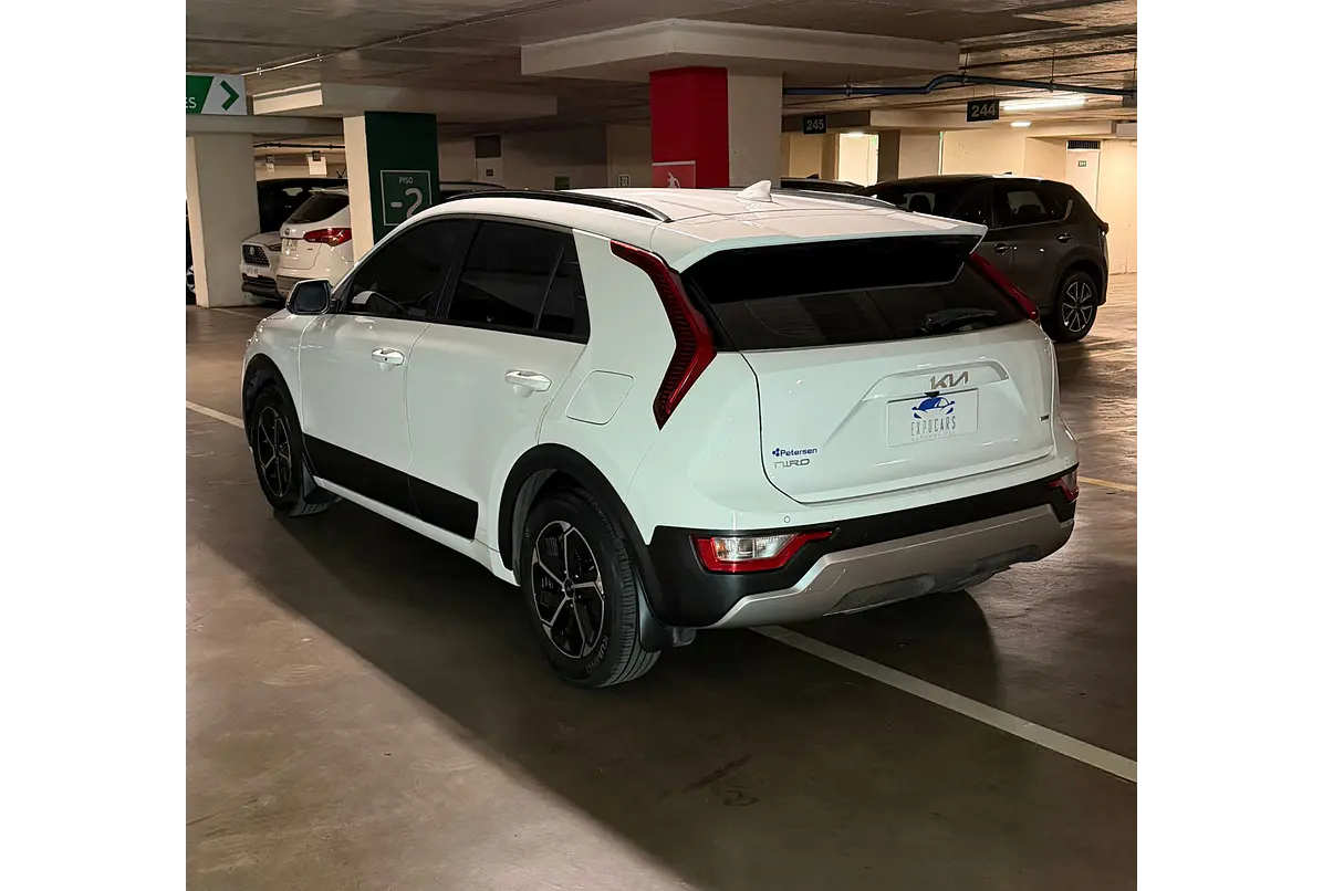 KIA Niro Lx — foto 7 de 40