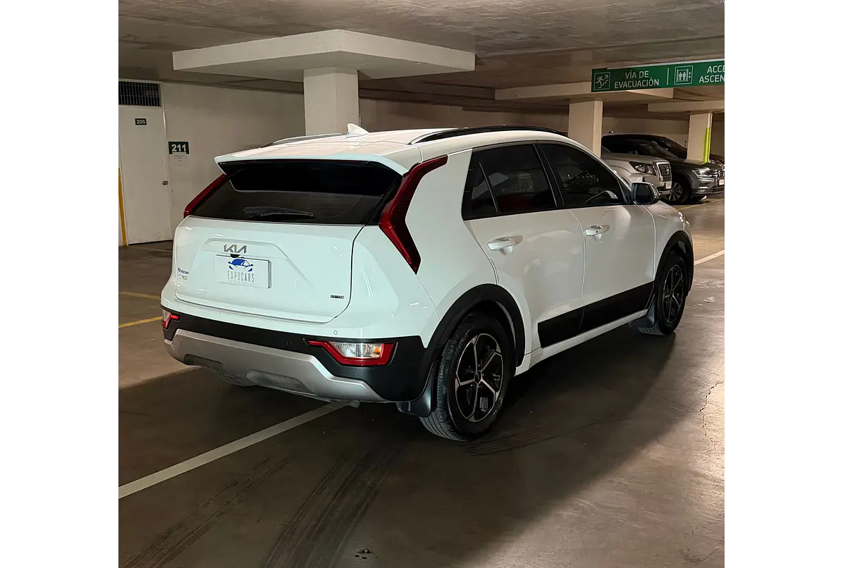 KIA Niro Lx — foto 11 de 40