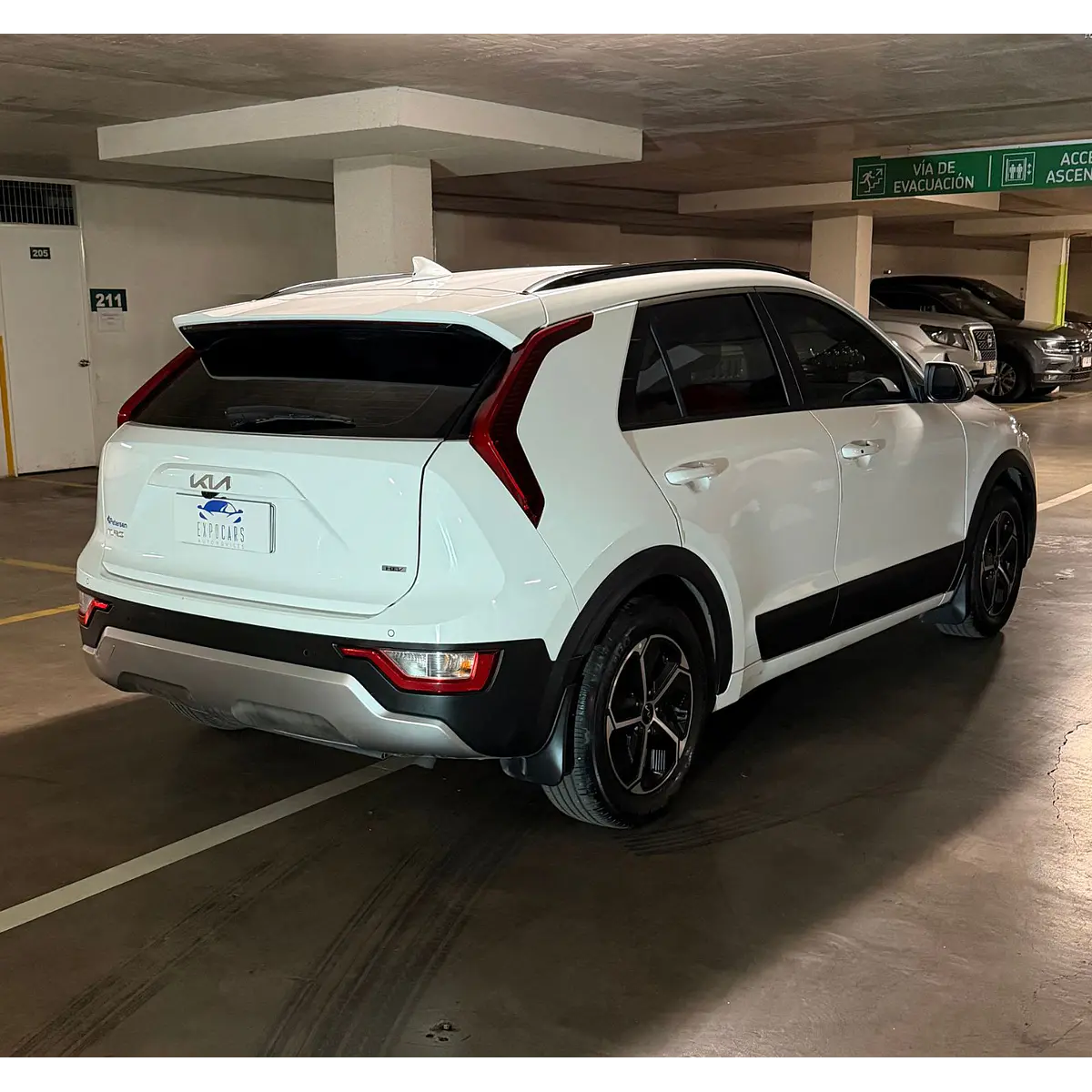 KIA Niro Lx — foto 12 de 40