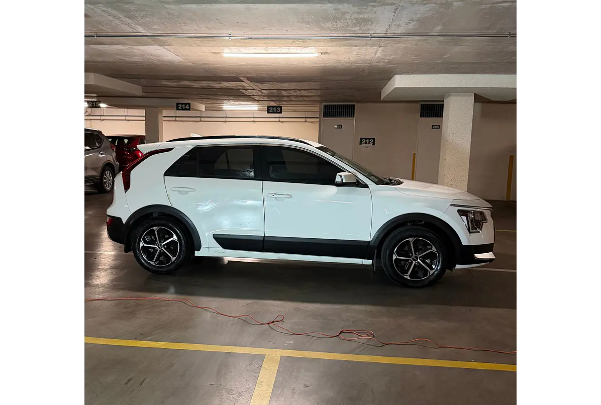 KIA Niro Lx — foto 13 de 40