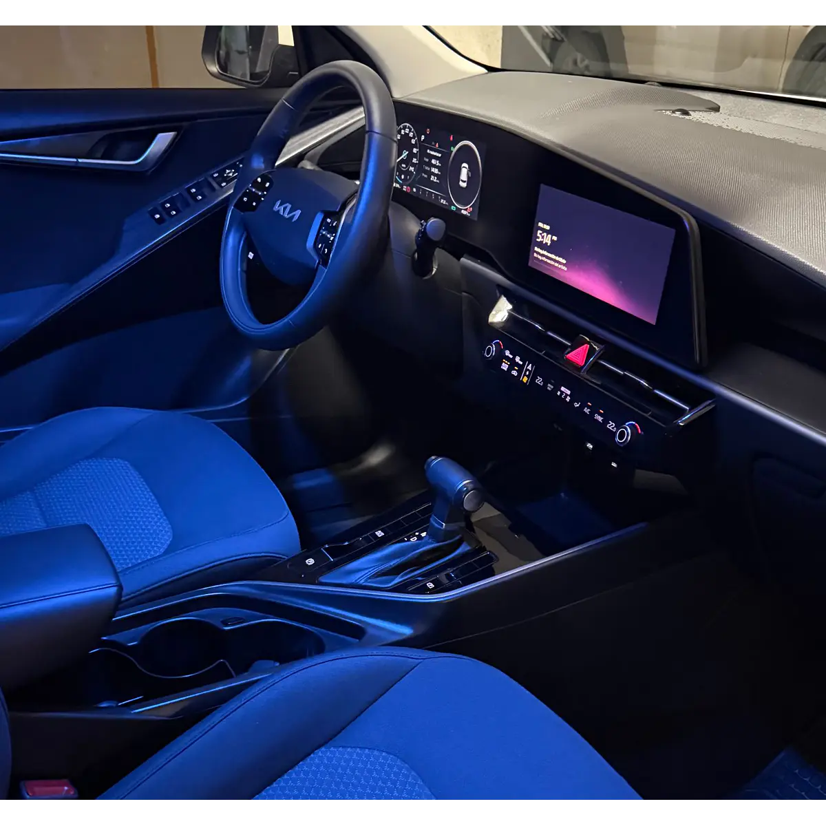 KIA Niro Lx — foto 24 de 40
