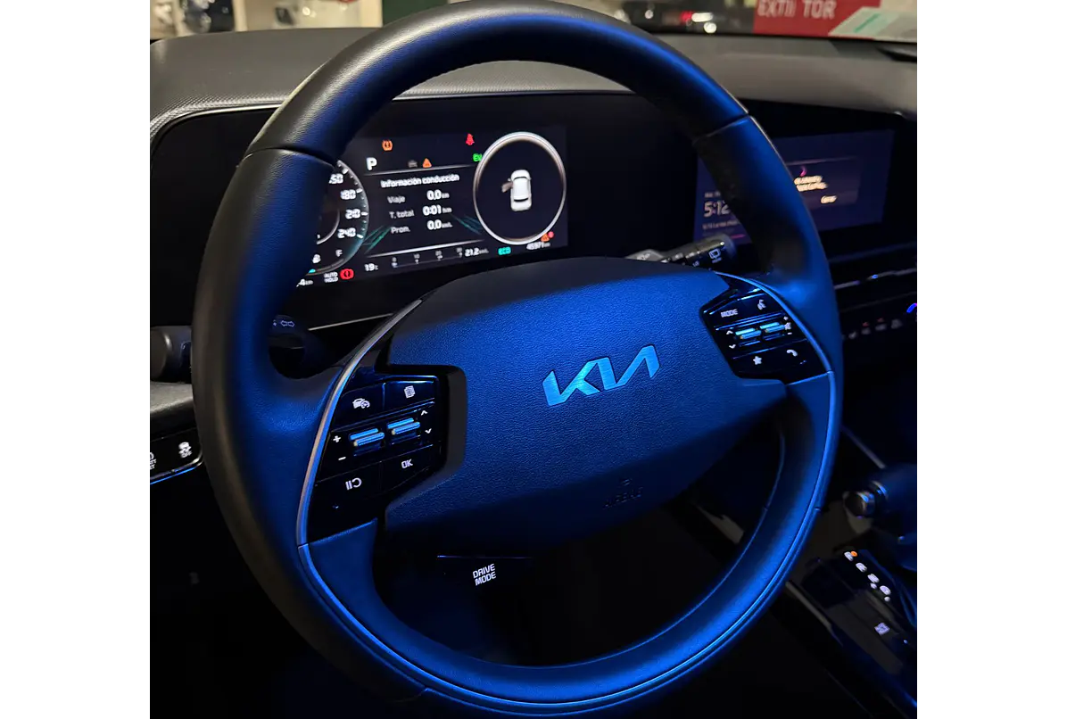 KIA Niro Lx — foto 25 de 40