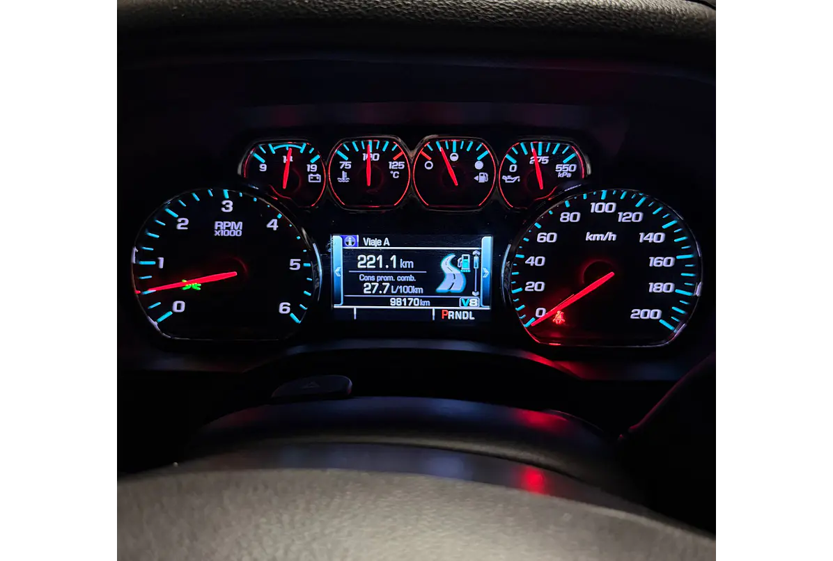 Chevrolet Tahoe — foto 17 de 40